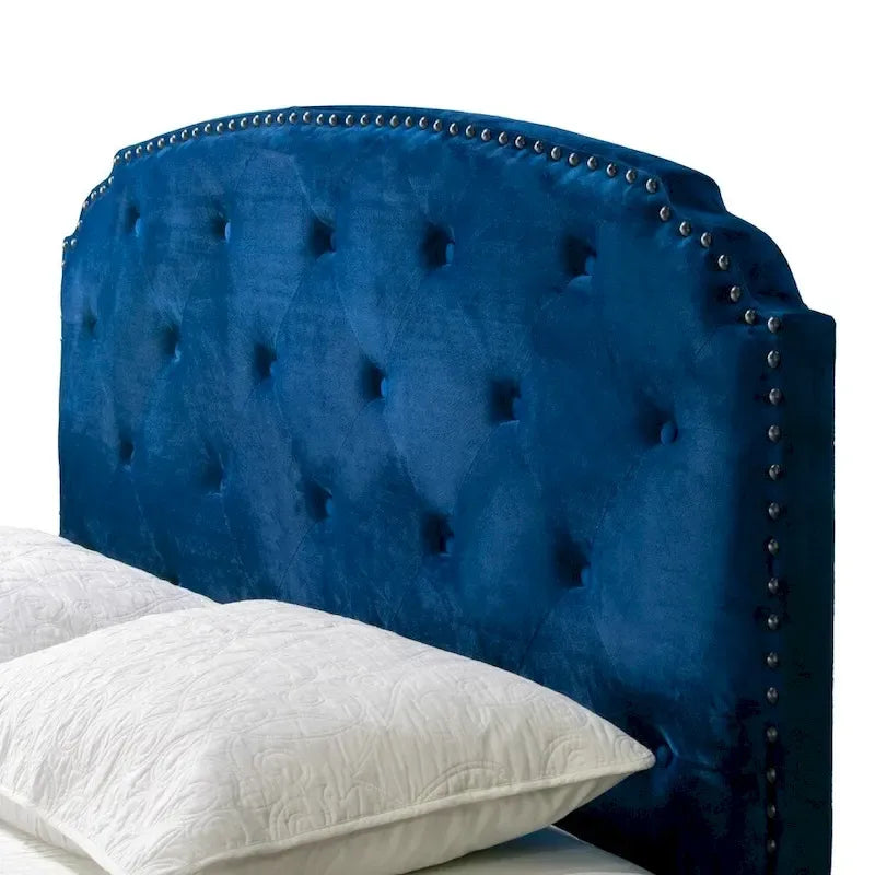 Lit Queen en velours bleu marine avec capitonnage et clous noirs